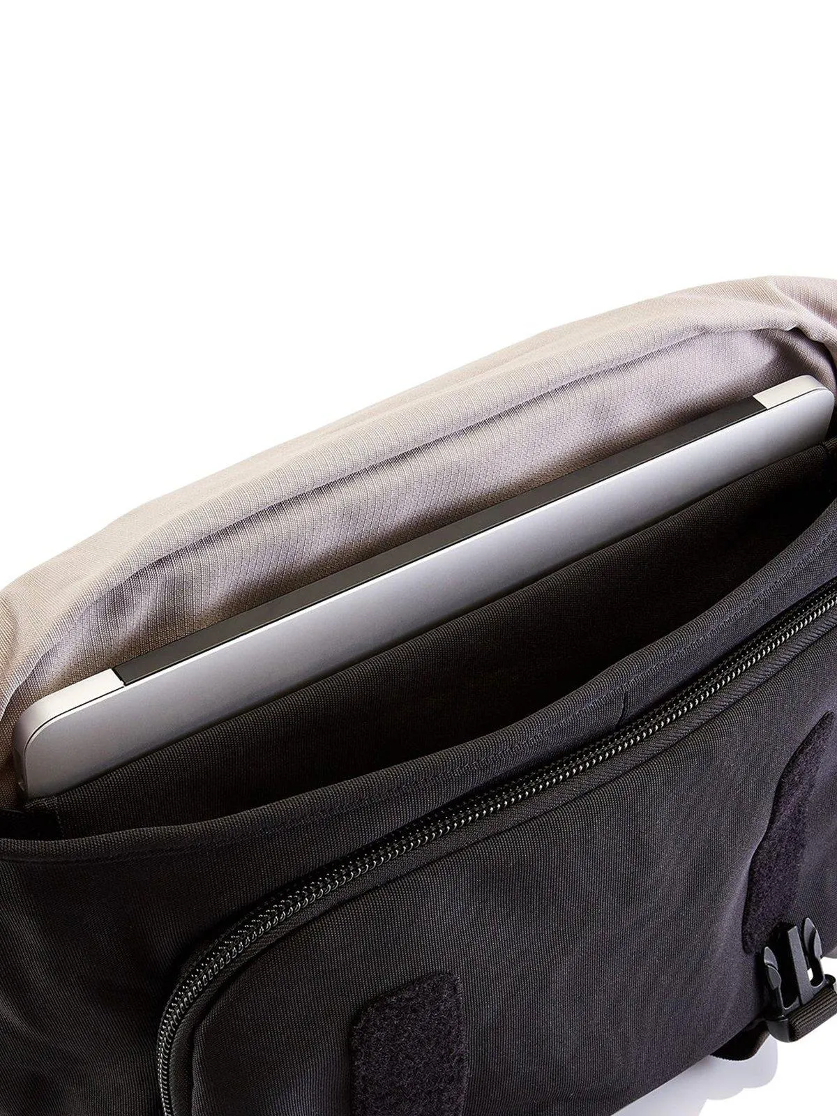 Crumpler Chronicler Messenger Black
