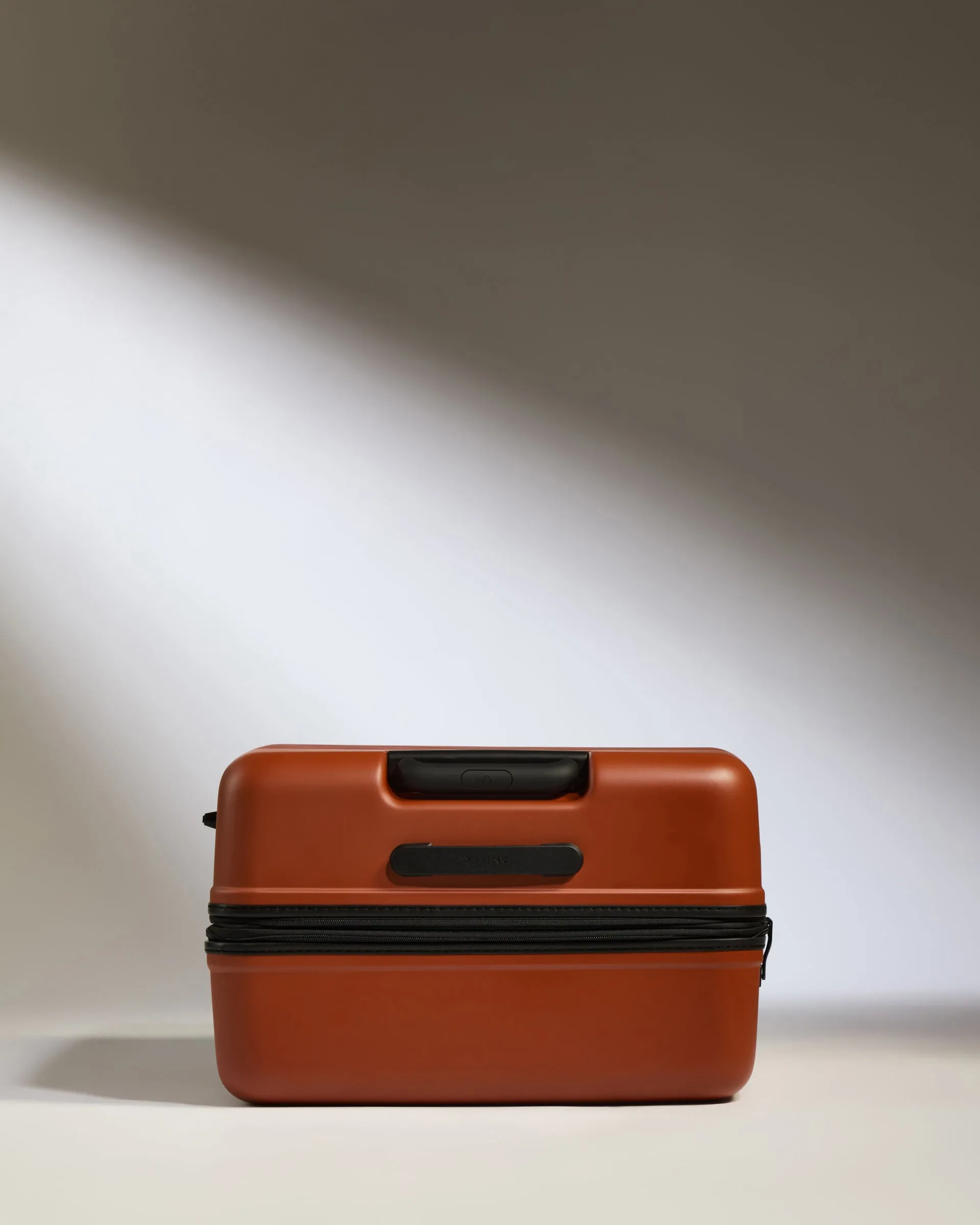 Large Luggage in Maple Red - Icon Stripe