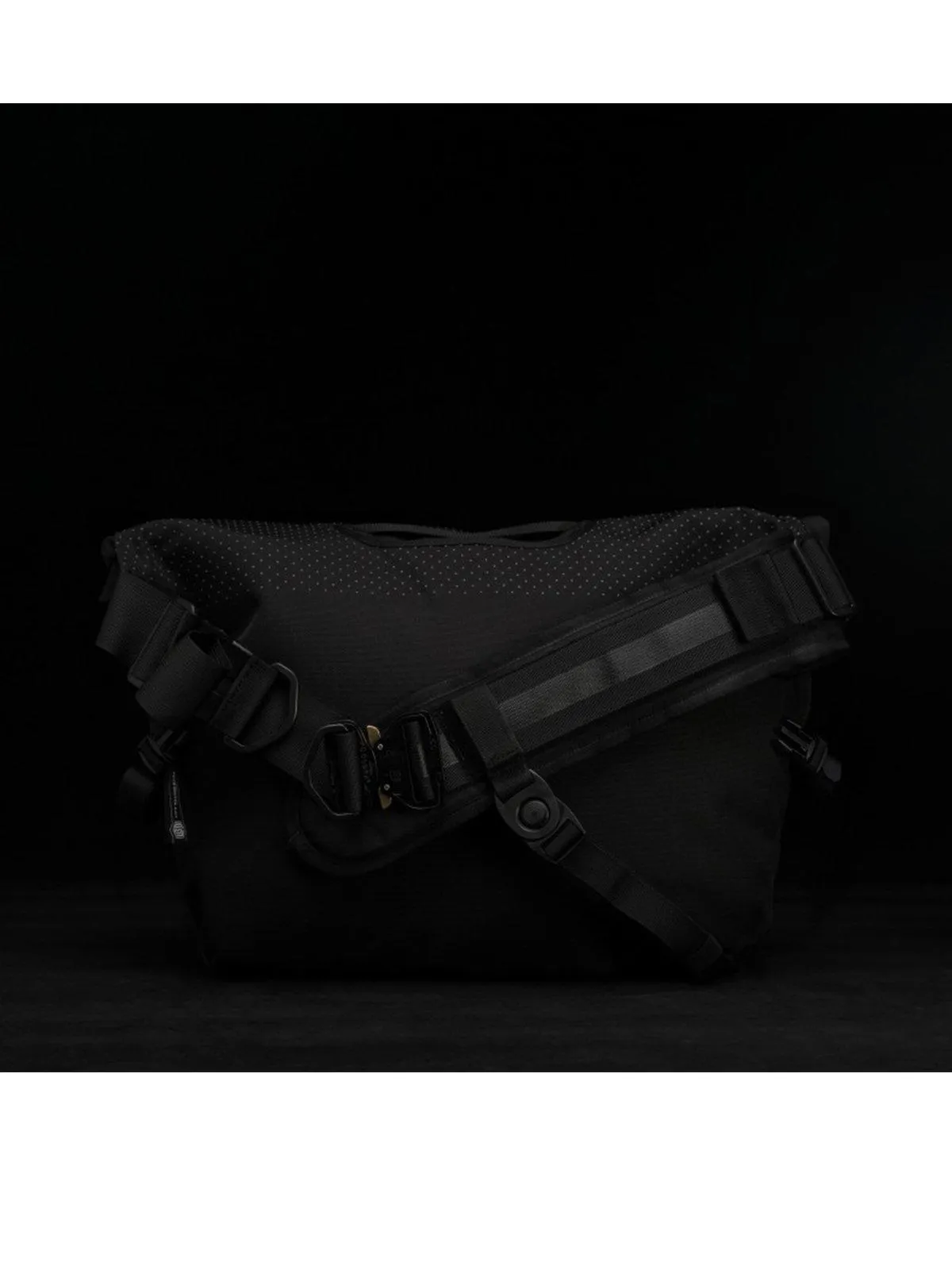 Life Behind Bars The Echelon M Eclipse 32L Messenger Bag Black Reflective
