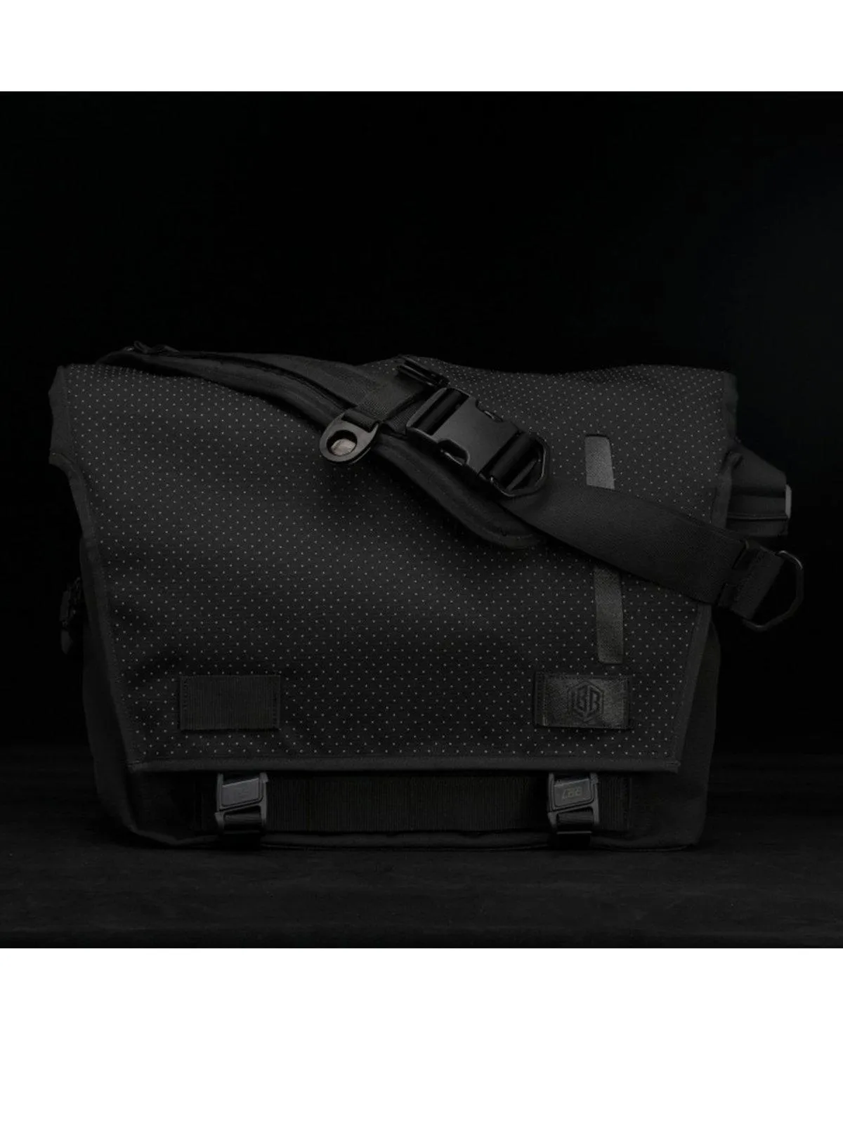 Life Behind Bars The Echelon M Eclipse 32L Messenger Bag Black Reflective