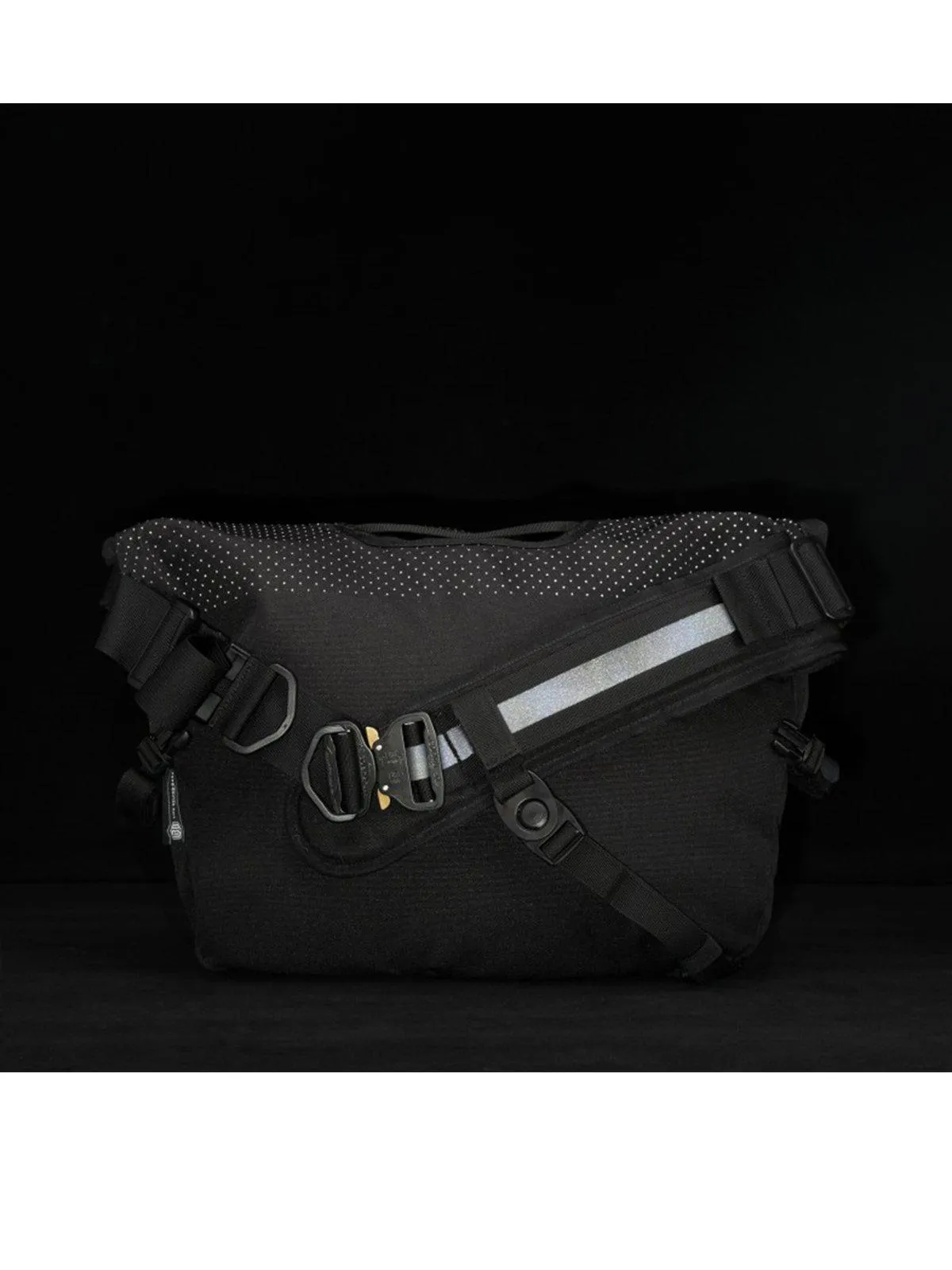 Life Behind Bars The Echelon M Eclipse 32L Messenger Bag Black Reflective