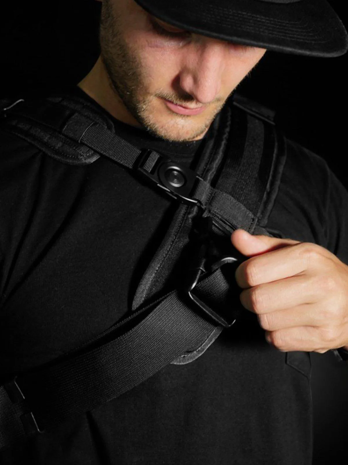 Life Behind Bars The Echelon M Eclipse 32L Messenger Bag Black Reflective