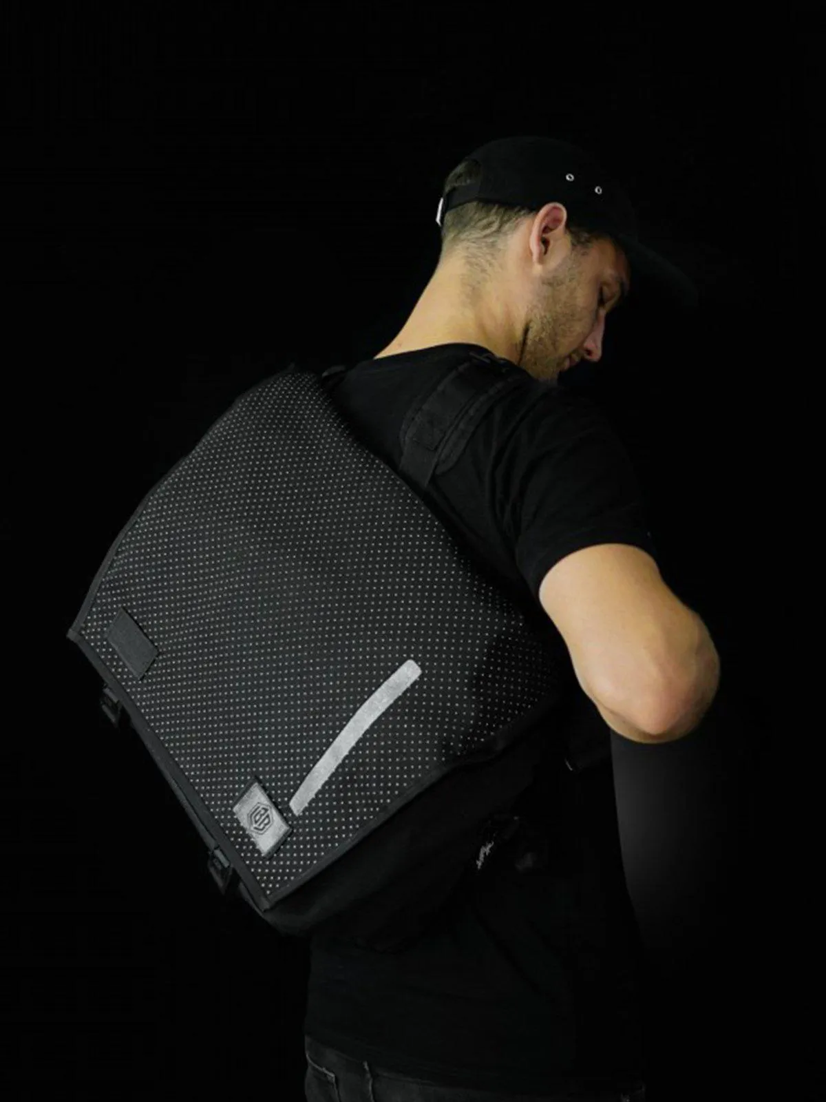 Life Behind Bars The Echelon M Eclipse 32L Messenger Bag Black Reflective