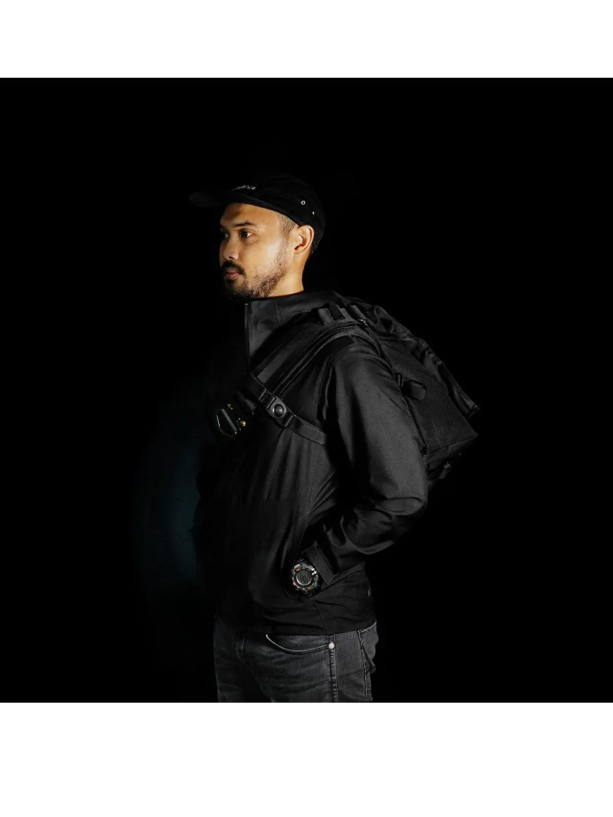 Life Behind Bars The Echelon S Eclipse 22L Messenger Bag Black Reflective