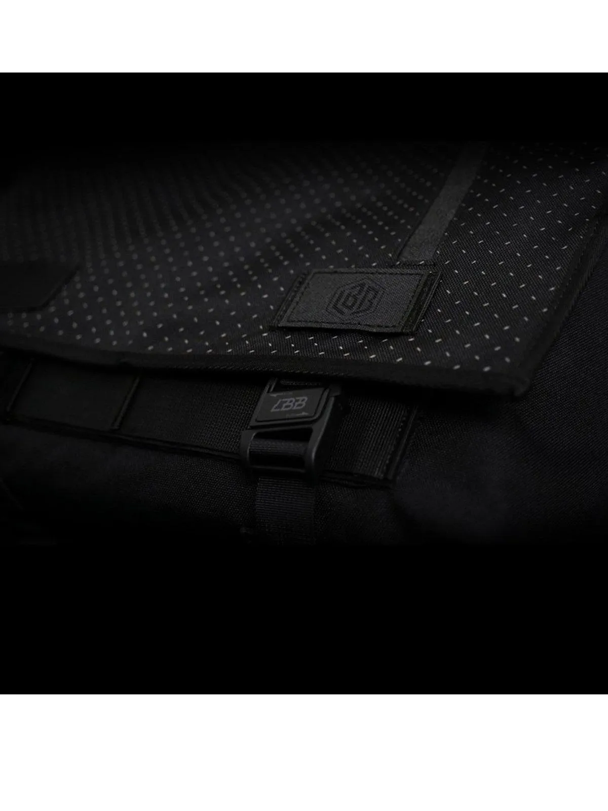 Life Behind Bars The Echelon S Eclipse 22L Messenger Bag Black Reflective