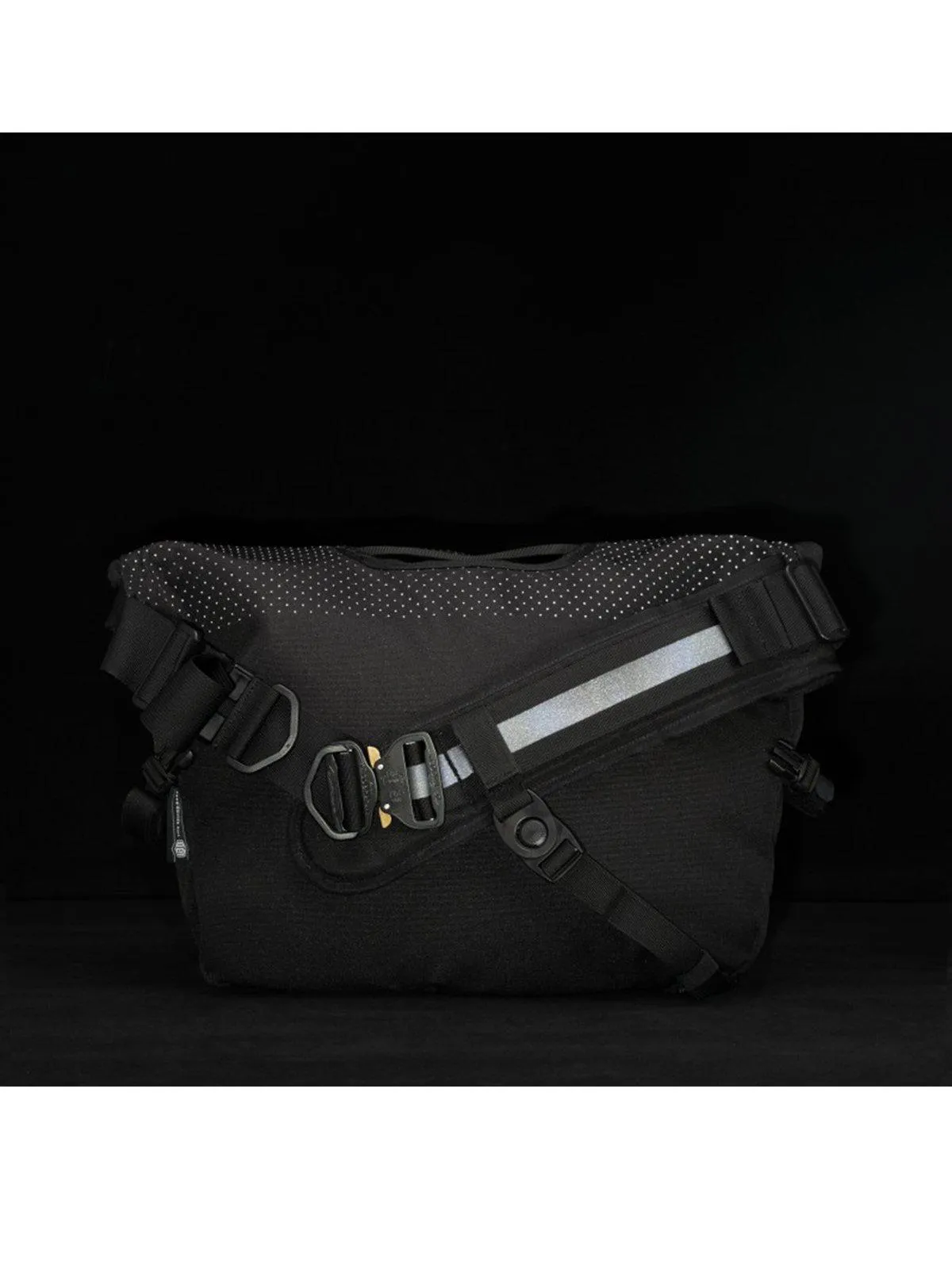 Life Behind Bars The Echelon S Eclipse 22L Messenger Bag Black Reflective