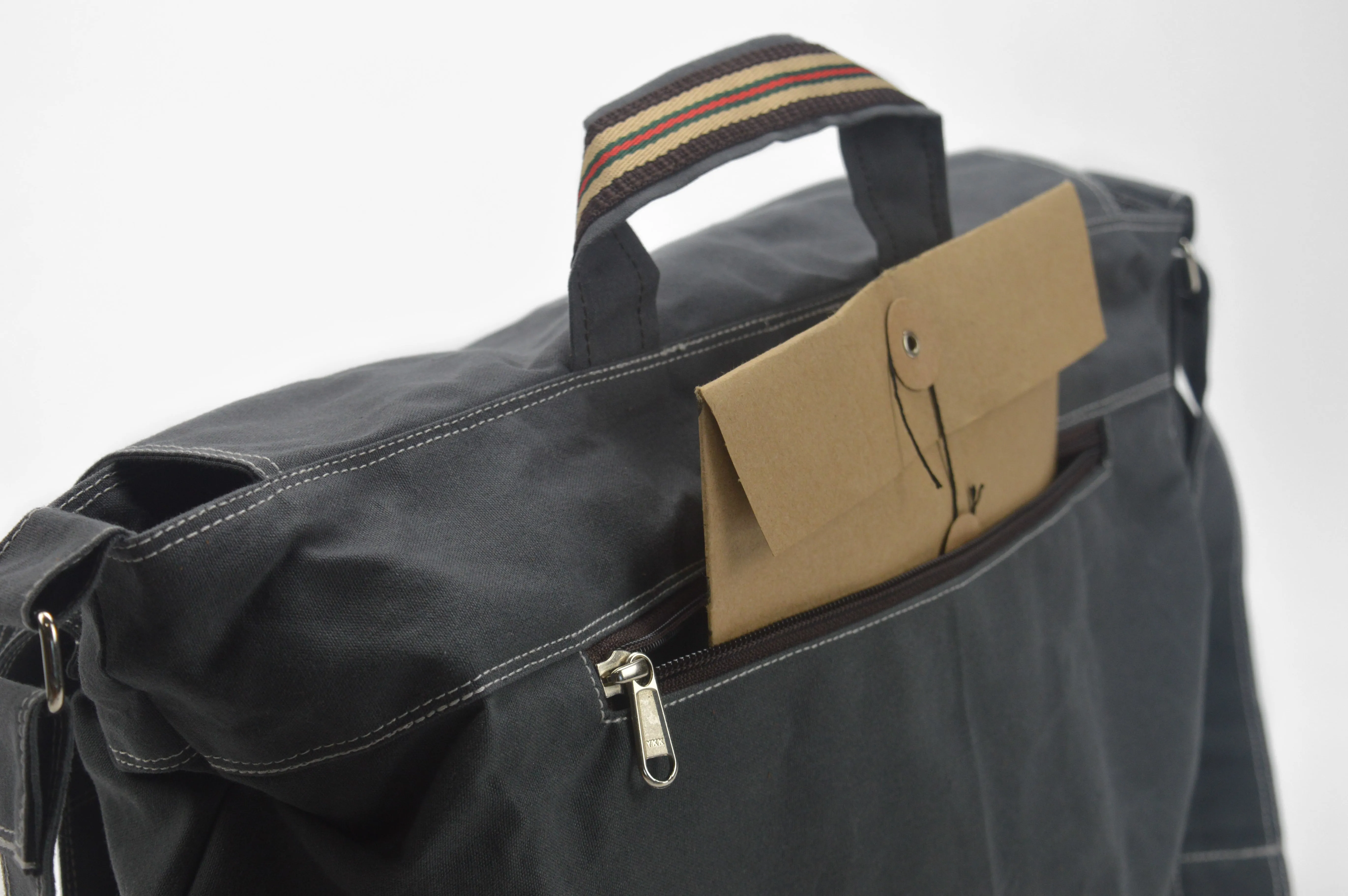 Mackenzie 104 Charcoal | Messenger Bag
