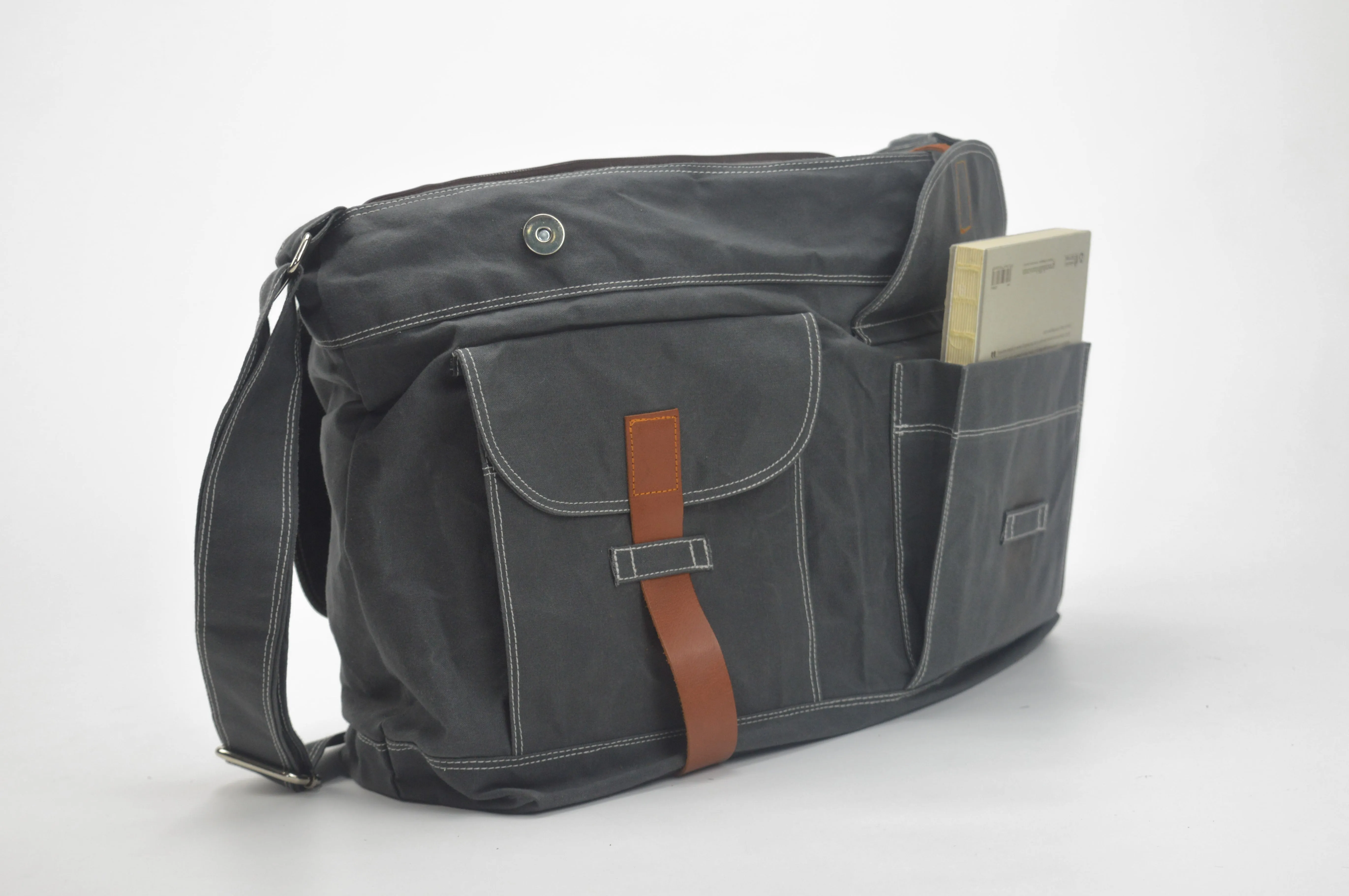 Mackenzie 104 Charcoal | Messenger Bag