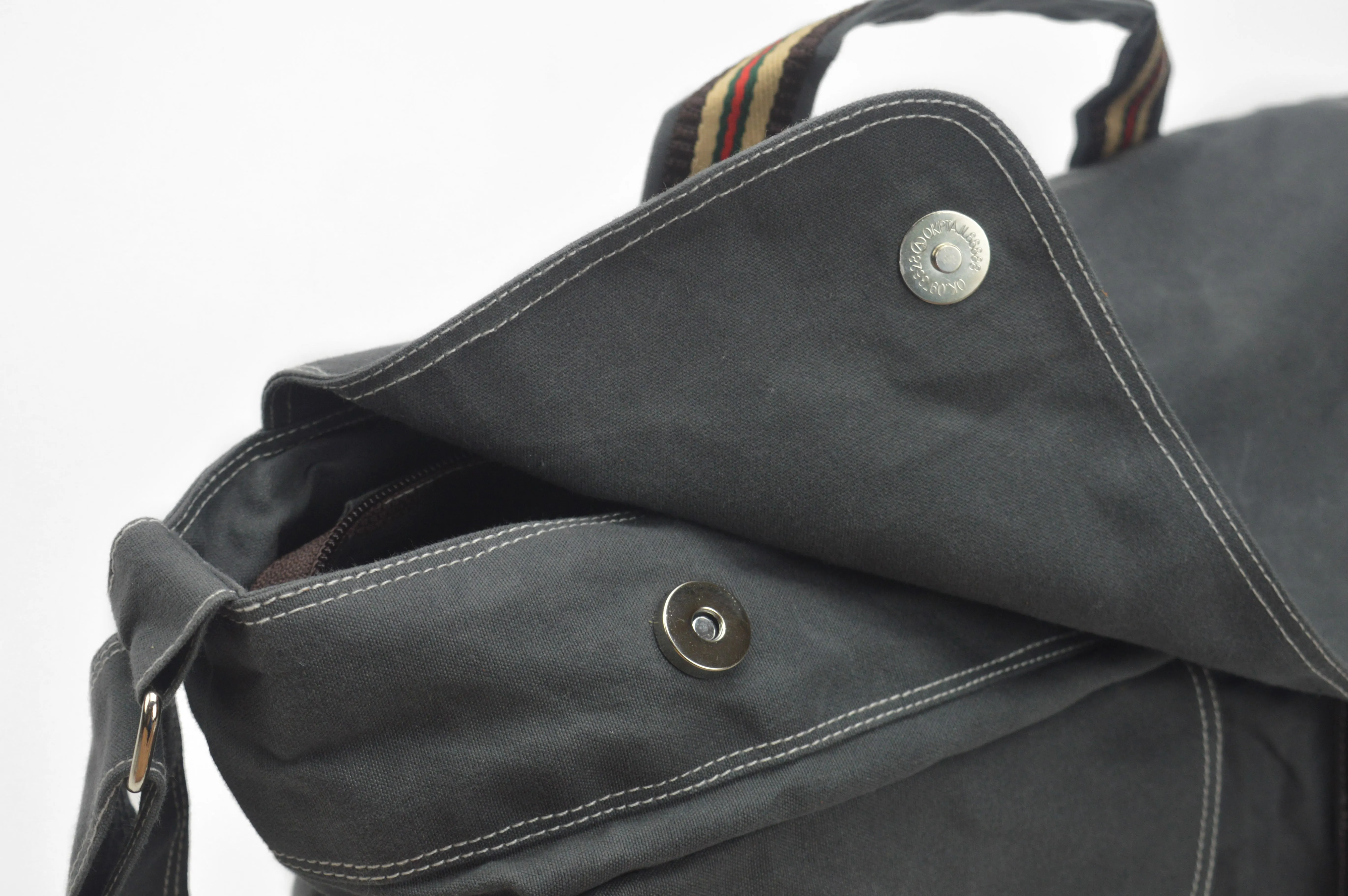 Mackenzie 104 Charcoal | Messenger Bag