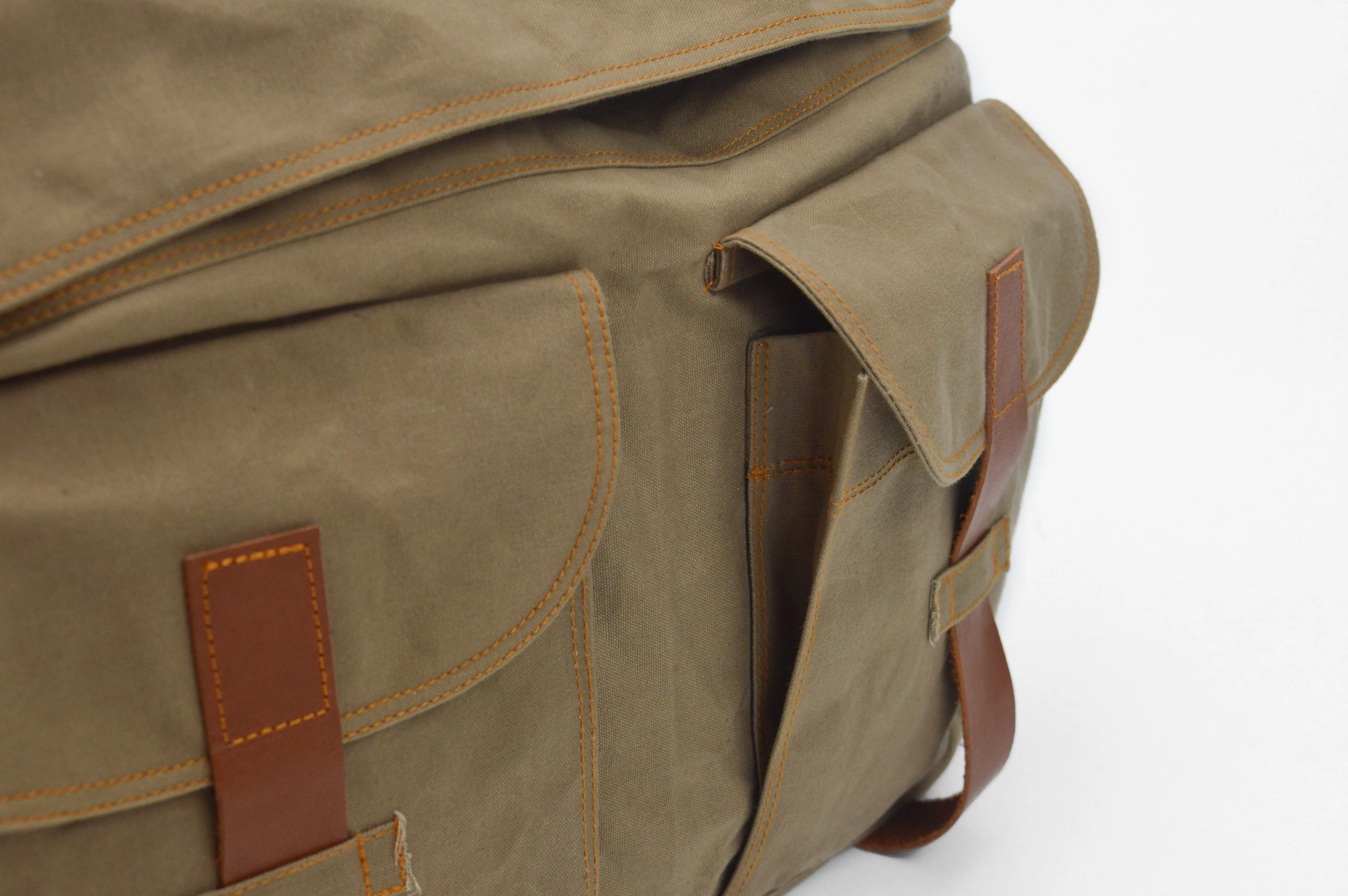 Mackenzie 104 Khaki | Messenger Bag