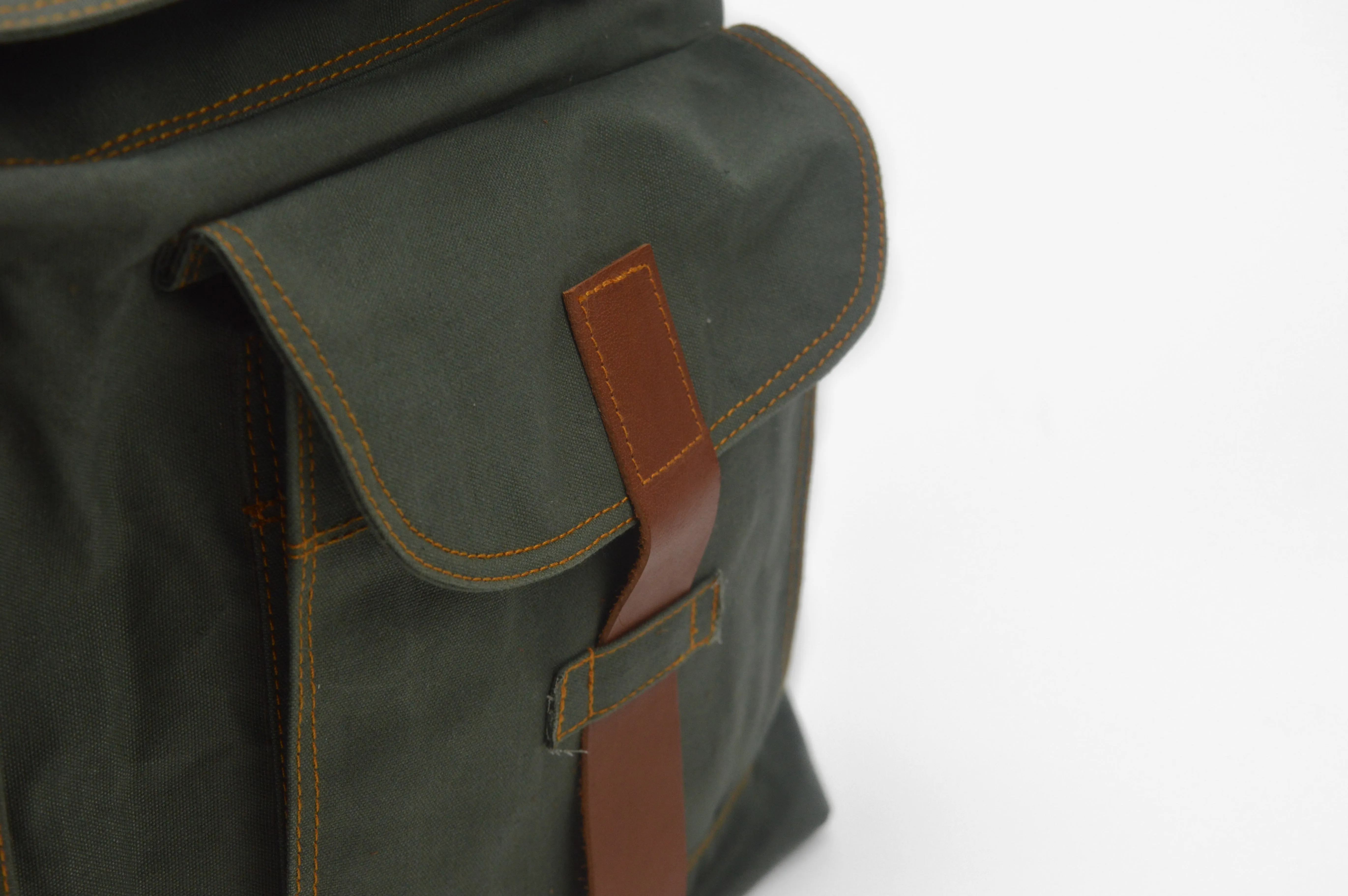 Mackenzie 104 Olive | Messenger Bag